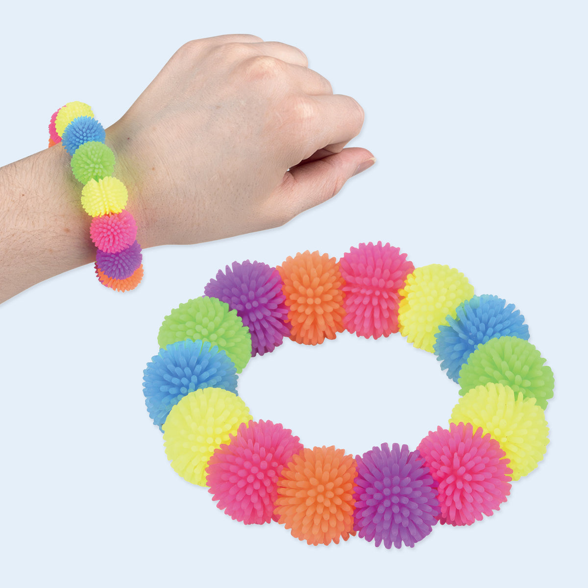 BRACELETS À POMPONS